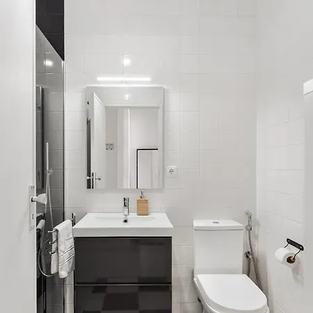 Altido Smart Flat With 2 Balconies *